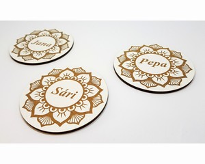 Podtácek mandala se jménem 2